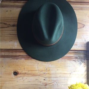 SALE Wyeth rare hunter green wool Panama